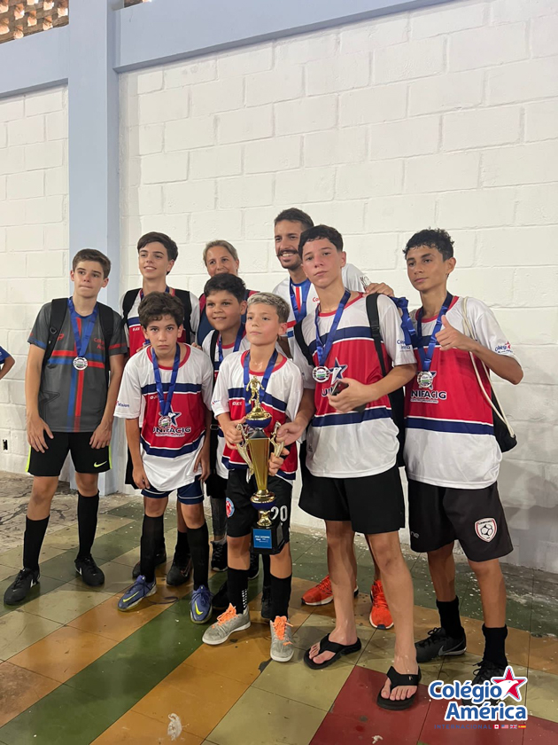 Colégio América conquista 2º lugar no módulo I de Futsal do JEM 2023